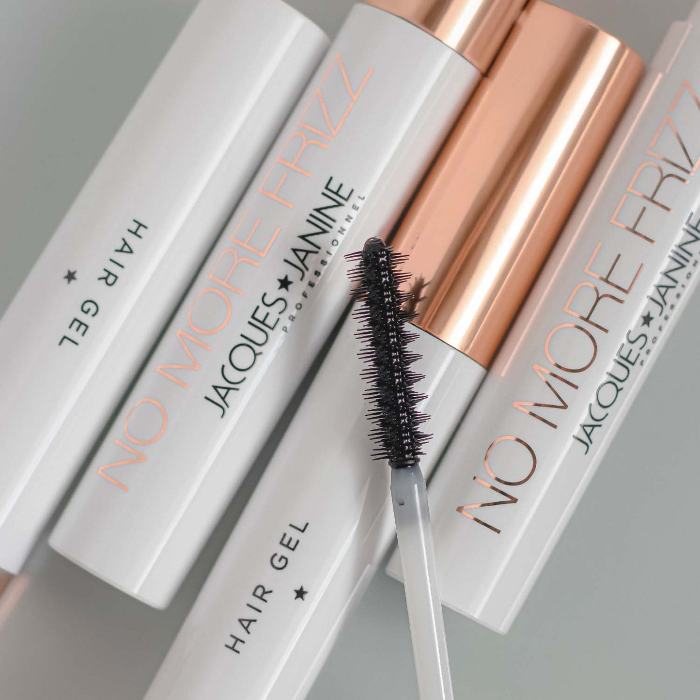 Gel Finalizador No More Frizz, Cepillo efecto clean look y brillo natural 7ml